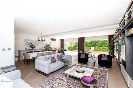 5 bedroom detached house to rent - Photo 2