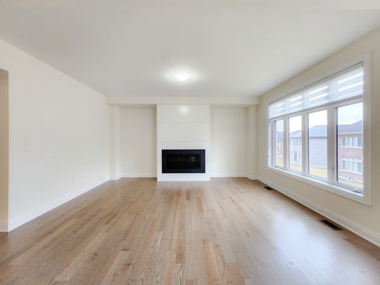 For Lease - 72 Kentledge Avenue, East Gwillimbury, Ontario - Photo 1