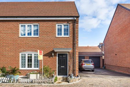 4 bedroom semi-detached house to rent - Photo 3