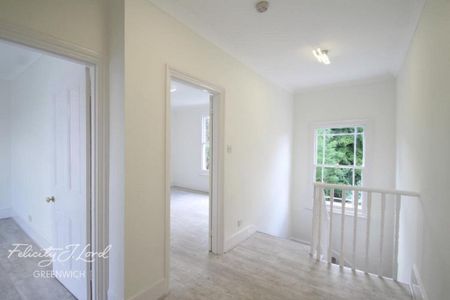 4 bedroom semi-detached house to rent - Photo 3