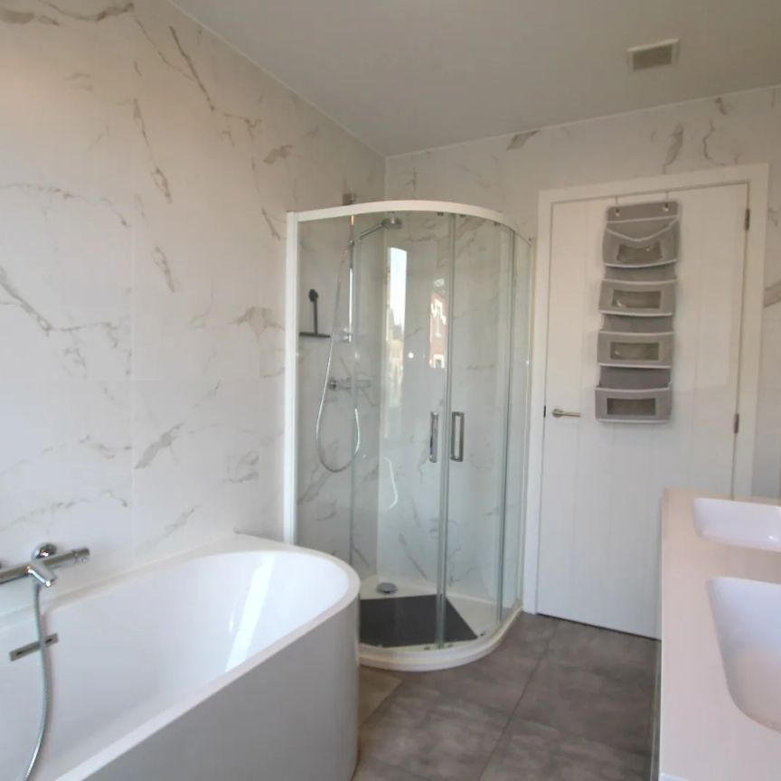 MODERN APPARTEMENT MET RUIM TERRAS EN ZICHT OP GROEN - Photo 1