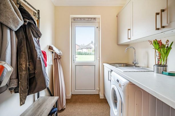 3 bedroom bungalow to rent - Photo 1