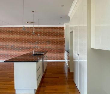 HILLVUE - FULLY FURNISHED Townhouse In Boutique Location - Photo 5