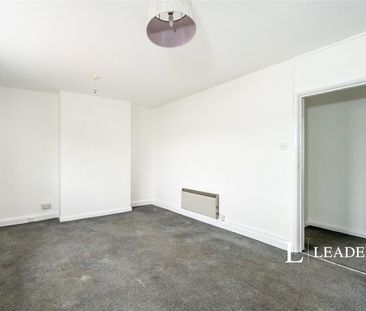 3 bedroom apartment to rent Park Parade, Havant, Hampshire, PO9 - Photo 2