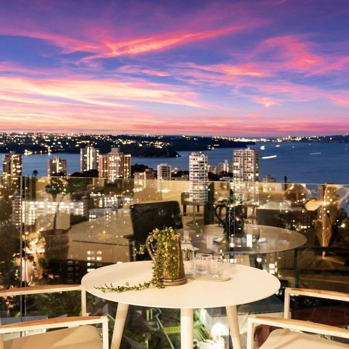 Luxurious 3-Bedroom Apartment with Spectacular Harbour Views! - Photo 1