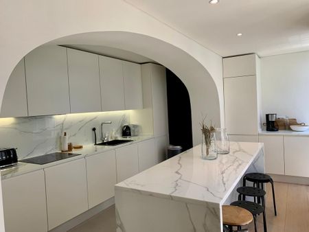 3-Bedroom Apt w/ Parking in Campo Mártires, Lisbon - Photo 3