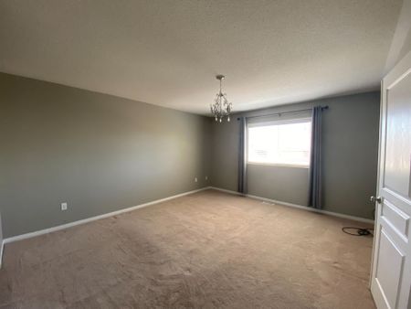 For Lease - 2329 Blue Oak Circle, Oakville, Ontario - Photo 5