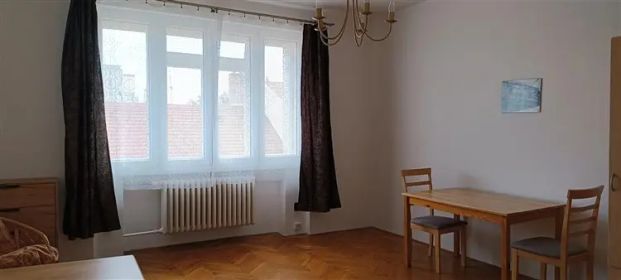 Zařízený byt 1+kk u náměstí Míru na Vinohradech - Fotografie 1