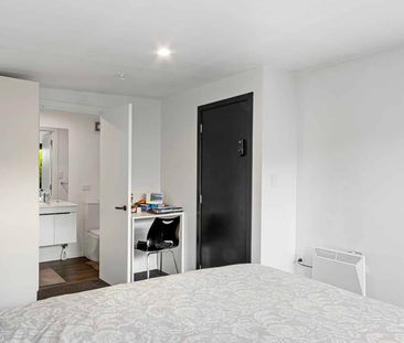 Modern Central City Room - Photo 3