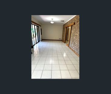 Spacious 4-bedroom home with 2 living areas - Photo 3