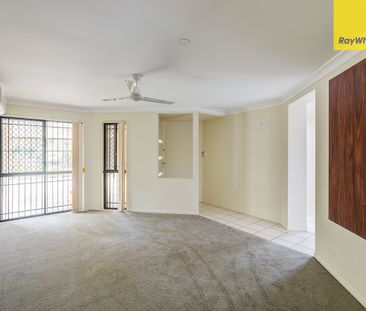 EXPANSIVE DOUBLE STOREY HOME IN QUIET STREET - Photo 3