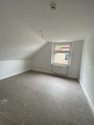 Großzügige 2-Zimmer-DG-Wohnung in Herne-Wanne - Photo 1