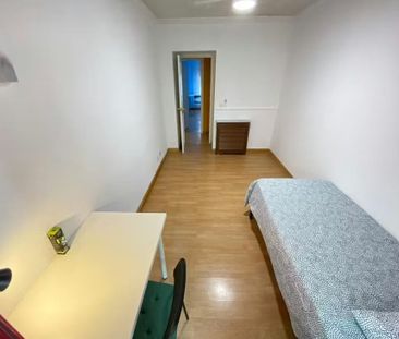 Calle del Cabo Machichaco, Madrid, Community of Madrid 28053 - Photo 1