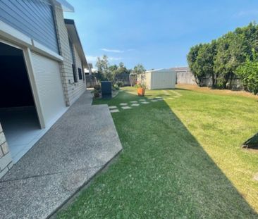 Stunning Family Home at 55 Monash Way, Ooralea - Photo 1