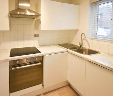 2 bedroom semi-detached house to rent - Photo 4