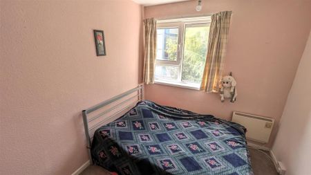 3 bedroom flat to rent - Photo 5