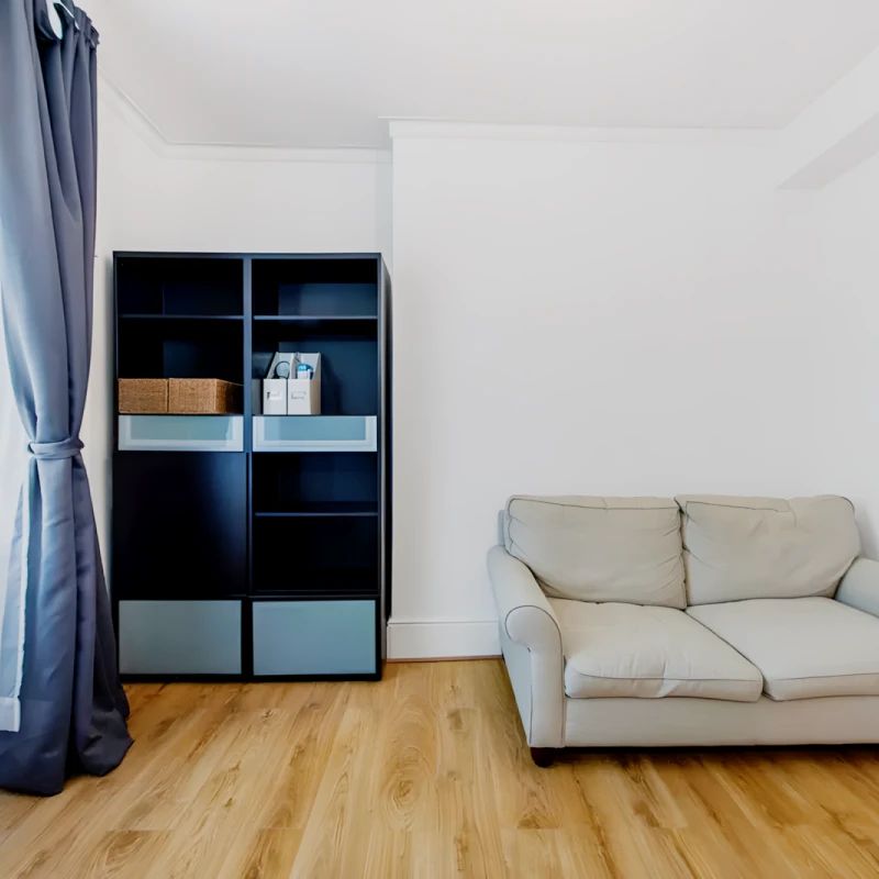 1 Bedroom 1 Bathroom Flat8 - Photo 1