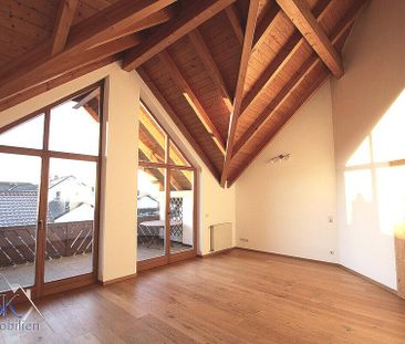Großzügige 4 Zi. Dachgeschosswohnung mit großem Balkon in kleiner W... - Photo 1