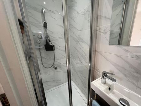 Studio Flat, Uxbridge Road, W12 - Photo 2