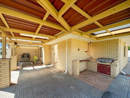 Spacious, Fully Renovated 4-Bedroom, 2-Bathroom Home in a Prime Location - Photo 3