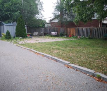 For Lease - 58 Emmeline Crescent Unit# Main, Toronto, Ontario - Photo 2