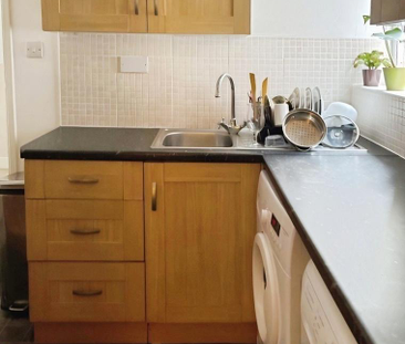 2 bedroom ground floor flat to rent - Photo 3