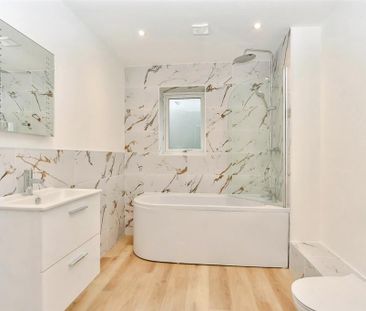 4 bedroom detached house to rent - Photo 2