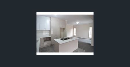 Spacious 4 bedroom home with easy access to the Southern Expressway! - Photo 3