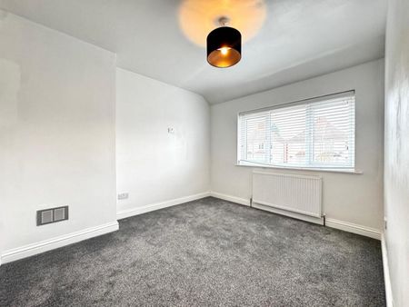 3 Bedroom Semi-Detached House - Photo 5