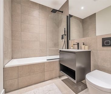 Hollywood Quarter, Woking, Surrey, GU21 - Photo 2