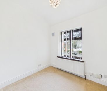 5 bedroom semi-detached house to rent - Photo 3