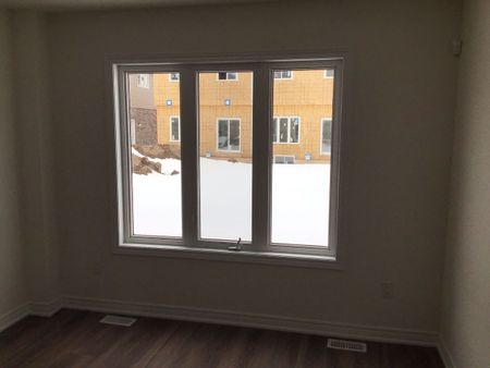 96 Sycamore Street town house — Welland, ON (3-Bedroom) - 3 Bedroom - Photo 5