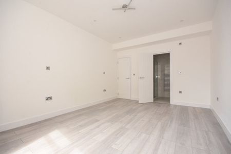 High Street - Photo 5