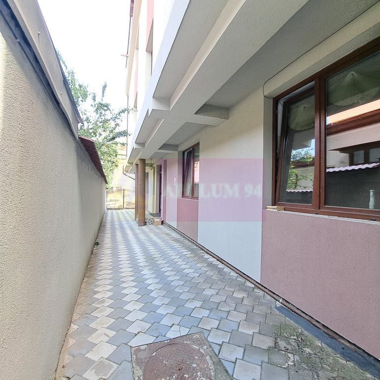 Vilă P+3, 12 camere, 300 mp – birouri/clinică/locuin?... - Fotografie 1
