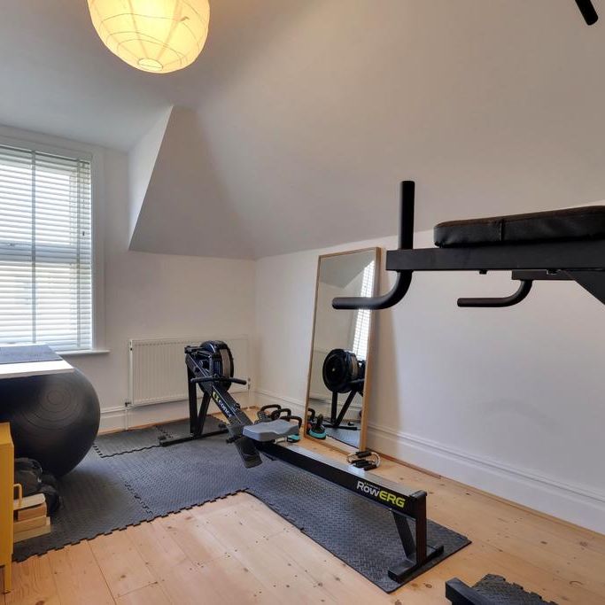 5 bedroom semi-detached house to rent - Photo 1