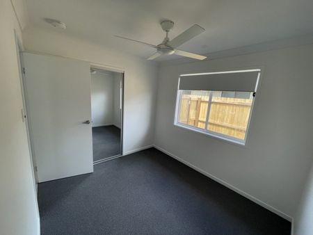 Stylish, Modern & Compact Family Home - Photo 2