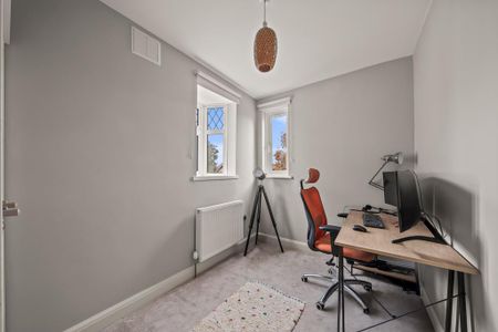 4 bedroom semi-detached house to rent - Photo 2