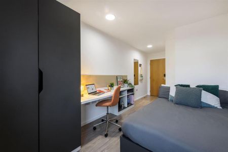 1 bedroom in a flat share to rent - Photo 5