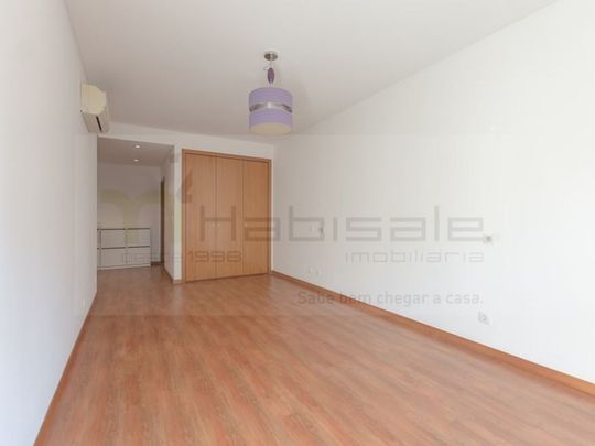 3 room luxury Flat for rent in Colinas do Cruzeiro, Odivelas, Lisbon - Photo 1