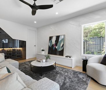 STUNNING LUXURY HOME IN TREE LINED FAIRVIEW AVENUE! - Photo 4