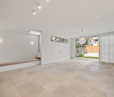Brand-new Mediterranean-inspired luxury home - Photo 2