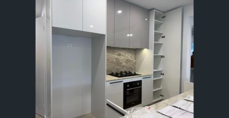 3 beds 2 baths 2 cars spaces - Photo 3