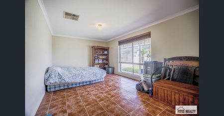 Spacious Home - Photo 4