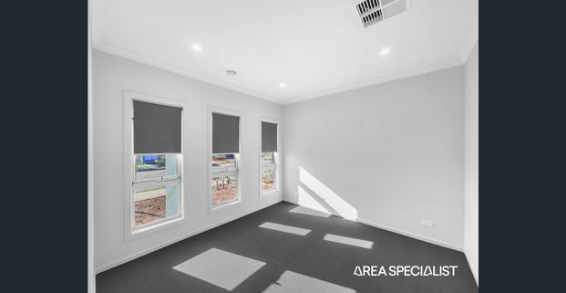 ✨ Stunning Family Home in Prime Clyde North Location! - Photo 1