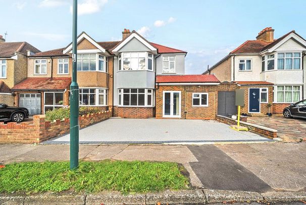 4 bedroom semi-detached house to rent - Photo 1