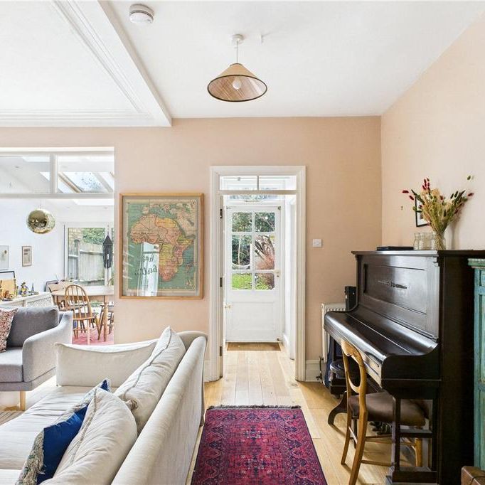 4 bedroom terraced house to rent - Photo 1