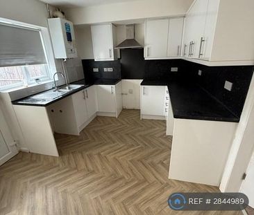 3 bedroom semi-detached house to rent - Photo 5