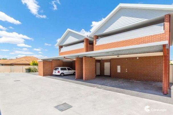 Perfect location & Convenient Living - Photo 1