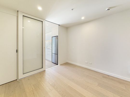 Welcome to apartment 607 in Hyde Lane. - Photo 1