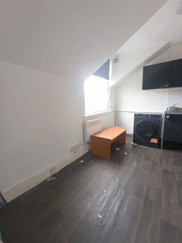 1 Bed Flat, Romford Road, E7 - Photo 2